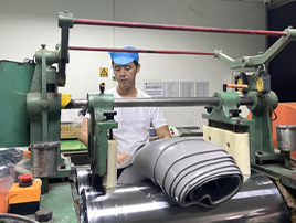 硅胶制品混炼机车间